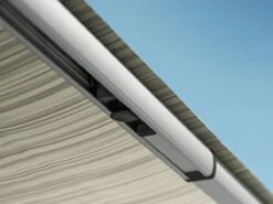 Thule Omnistor 1200 550 Mystic Grey Zakluifel 14 Thule Omnistor 1200 550 Mystic Grey Zakluifel -Buiten Kamperen 377201 377201 images other thuleomnistor1200 buckle1 2 ecommerce 3